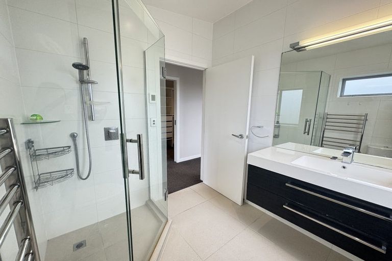 Photo of property in 2/6 Sandford Street, Campbells Bay, Auckland, 0630