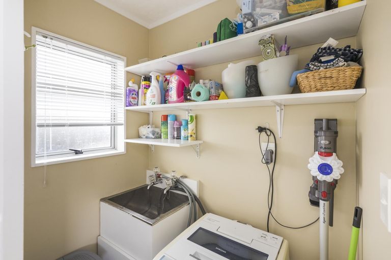 Photo of property in 17 Cargill Grove, Kelvin Grove, Palmerston North, 4414