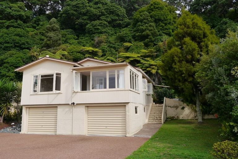 Photo of property in 2 Matakatia Parade, Tindalls Beach, Whangaparaoa, 0930