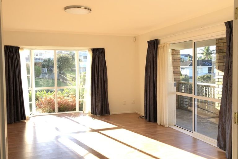 Photo of property in 70 Lagoon Way, West Harbour, Auckland, 0618