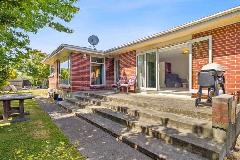 Photo of property in 6 Ilfracombe Place, Burnside, Christchurch, 8053