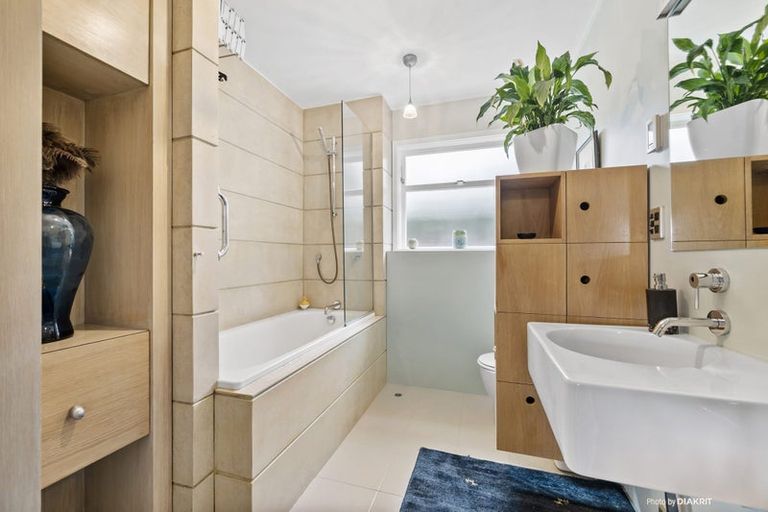 Photo of property in Landscape Apartments, 123-125 Austin Street, Mount Victoria, Wellington, 6011