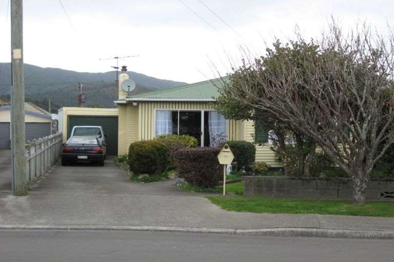 Photo of property in 10 Miles Crescent, Wainuiomata, Lower Hutt, 5014