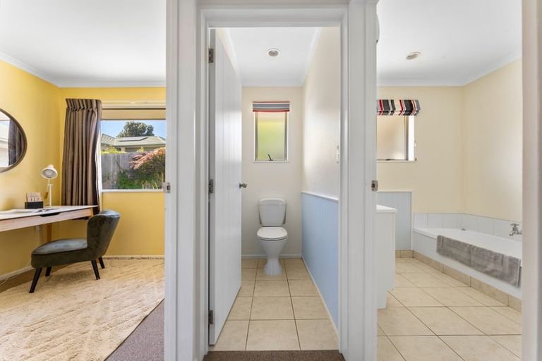 Photo of property in 12 Lionel Place, Mapua, 7005