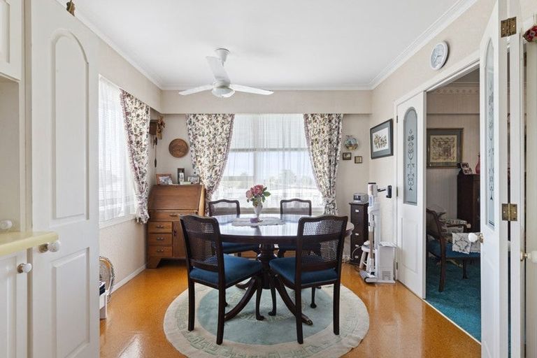 Photo of property in 96 Cardiff Road, Pakuranga, Auckland, 2010