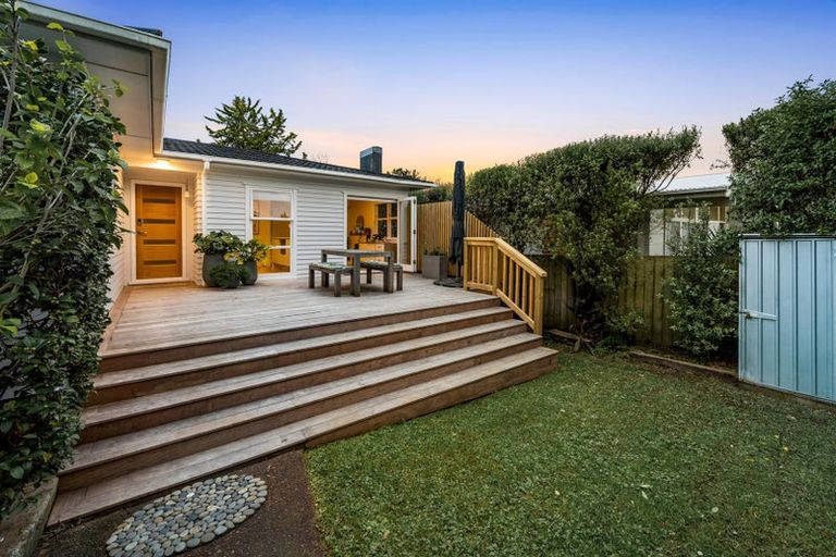 Photo of property in 1/17 Arosa Place, Forrest Hill, Auckland, 0620