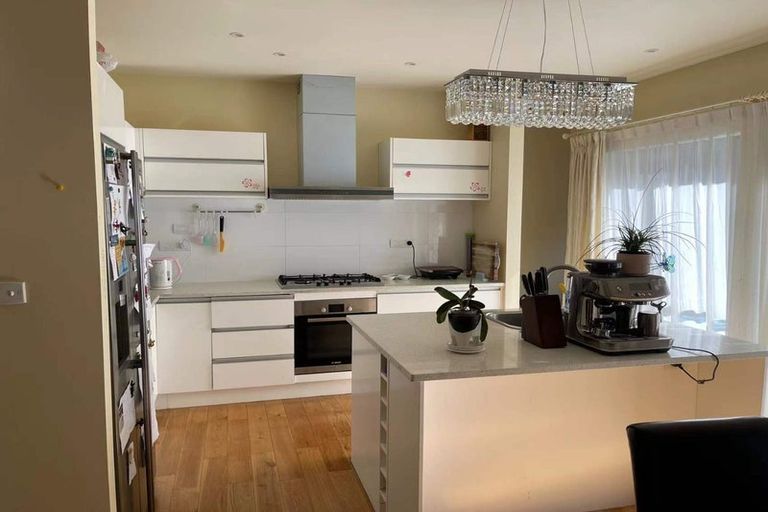 Photo of property in 19 Barnsley Place, Henderson, Auckland, 0612