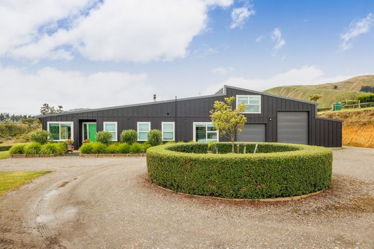 Photo of property in 165 Albert Road, Tokomaru, Palmerston North, 4474