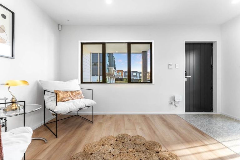 Photo of property in 9 Dotterel Place, Westgate, Auckland, 0614