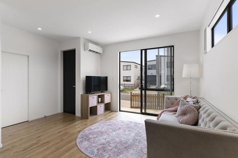 Photo of property in 2 Tumu Road, Papakura, 2110