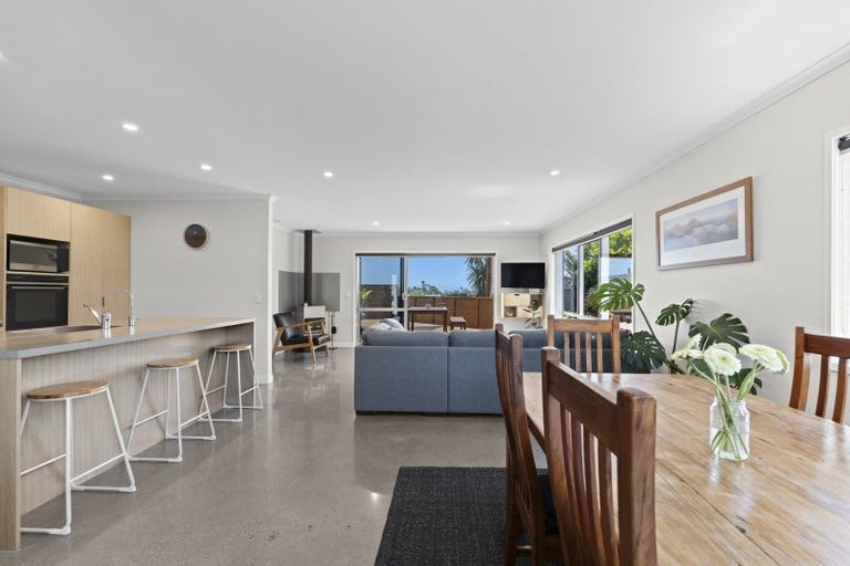 Photo of property in 5d Tui Grove, Oakura, 4314