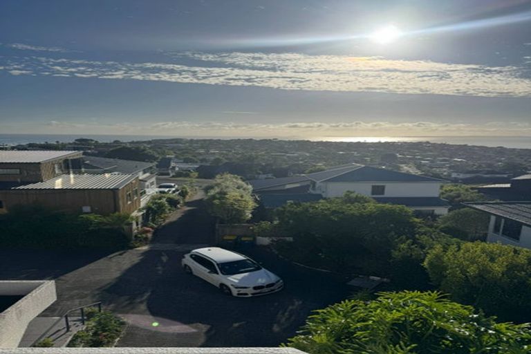 Photo of property in 2/7 Calypso Place, Rothesay Bay, Auckland, 0630