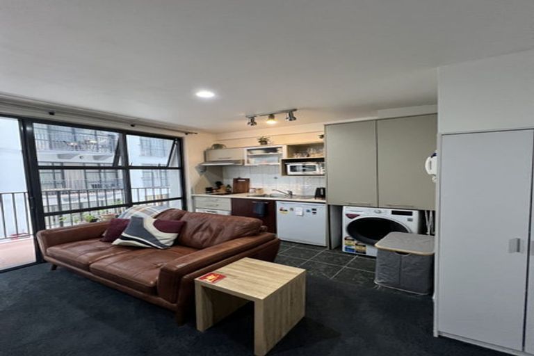 Photo of property in Atrium Apartments, 2h/154 The Terrace, Wellington Central, Wellington, 6011