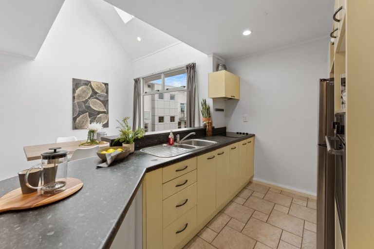 Photo of property in Fernhill Flats, 5/324 The Terrace, Te Aro, Wellington, 6011