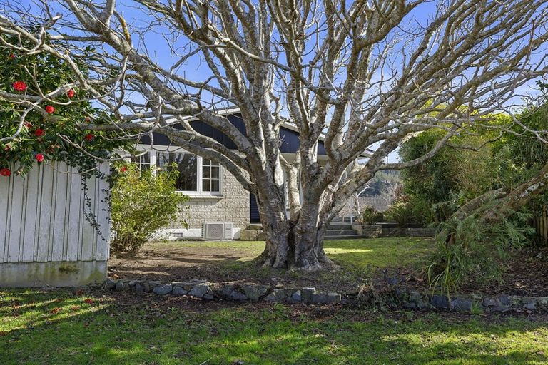 Photo of property in 27 Sunbrae Drive, Silverstream, Upper Hutt, 5019