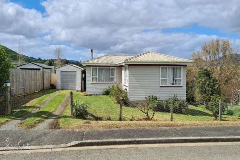 Photo of property in 21 Doctors Hill Road, Maungaturoto, 0520