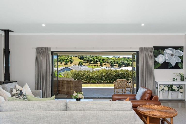 Photo of property in 7 Vantage Place, Omokoroa, 3114