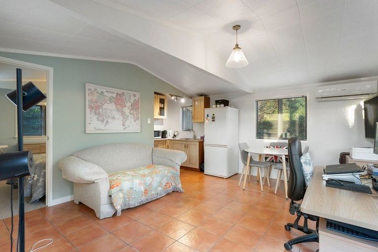 Photo of property in 44 Kiwi Esplanade, Mangere Bridge, Auckland, 2022