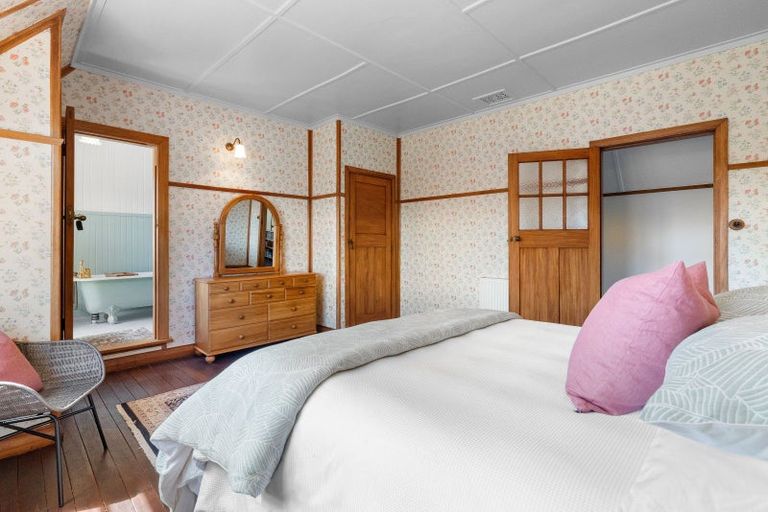 Photo of property in 10 Maire Street, Eastbourne, Lower Hutt, 5013