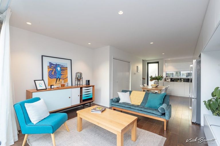 Photo of property in 4 Jean Caldwell Way, Island Bay, Wellington, 6023