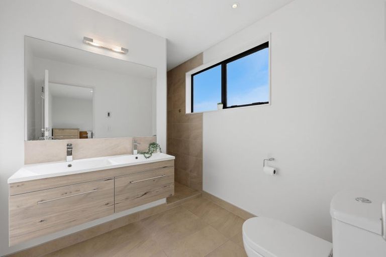 Photo of property in 27 Carder Court, Hobsonville, Auckland, 0618