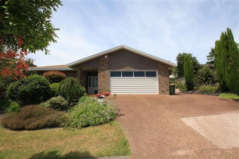 Photo of property in 10 Woodfern Crescent, Titirangi, Auckland, 0604