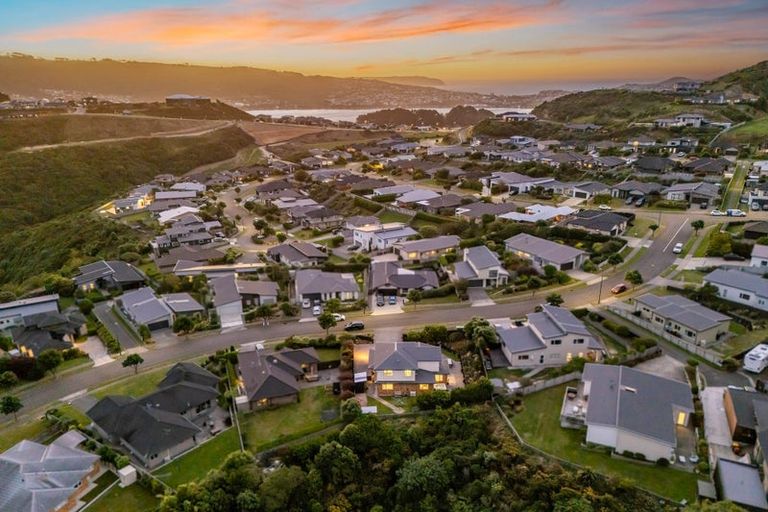 Photo of property in 17 Sumner Terrace, Aotea, Porirua, 5024