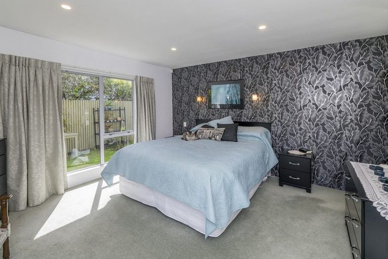 Photo of property in 2 Tainui Street, Raumati Beach, Paraparaumu, 5032