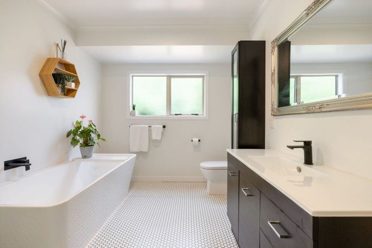 Photo of property in 9 Grassy Downs Place, St Andrews, Hamilton, 3200