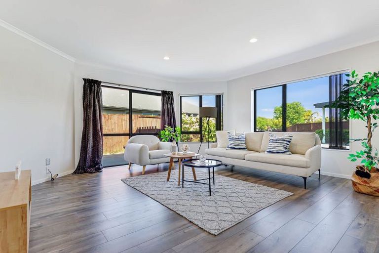 Photo of property in 22 Whitford Place, Rototuna North, Hamilton, 3210