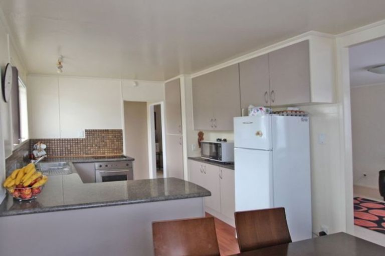 Photo of property in 96 Hyperion Drive, Randwick Park, Auckland, 2105