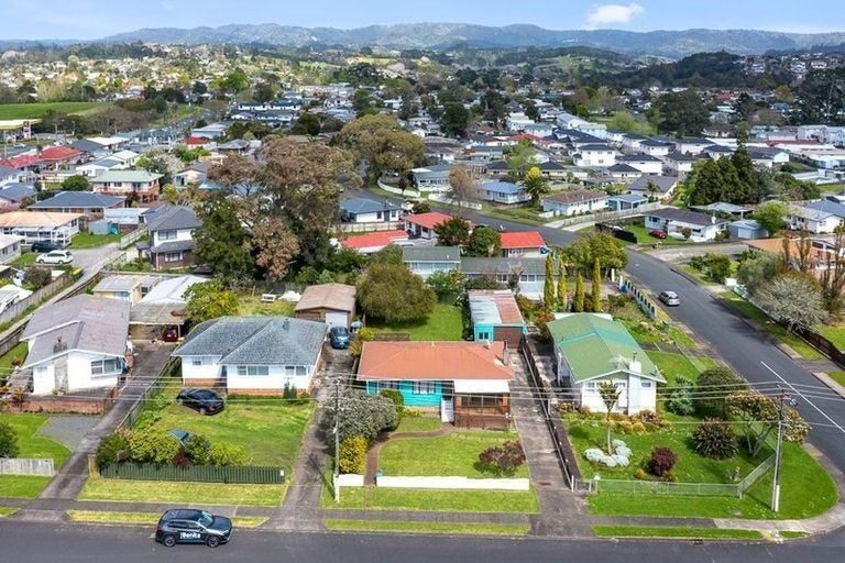 Photo of property in 12 Garelja Road, Henderson, Auckland, 0612