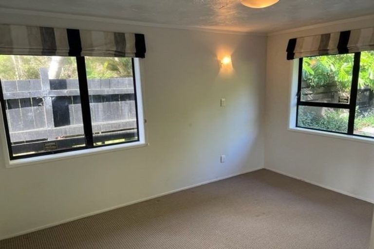 Photo of property in 1/28 Sandown Road, Rothesay Bay, Auckland, 0630