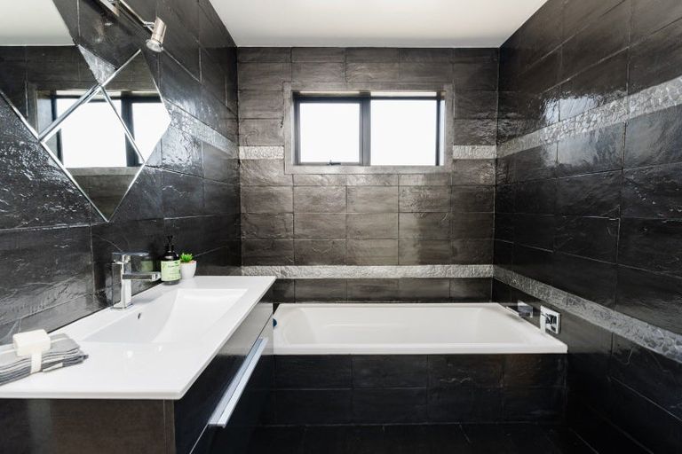 Photo of property in 25 Tunnel Beach Road, Blackhead, Dunedin, 9076