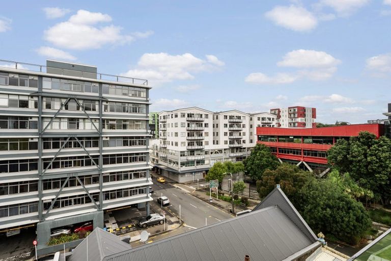 Photo of property in Dual Apartments, 506/142 Vivian Street, Te Aro, Wellington, 6011