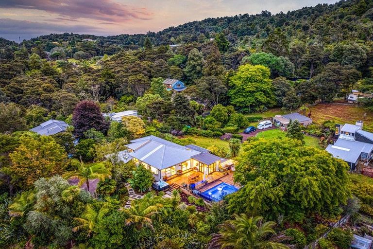 Photo of property in 8 Jays Road, Titirangi, Auckland, 0604