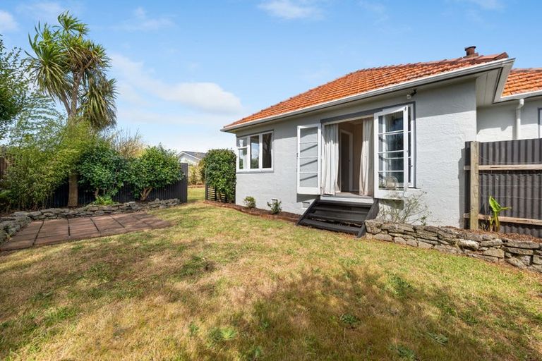Photo of property in 4 Holford Street, Westown, New Plymouth, 4310
