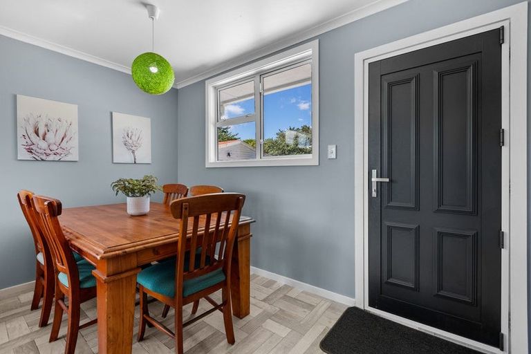 Photo of property in 9 Regent Place, Blagdon, New Plymouth, 4310