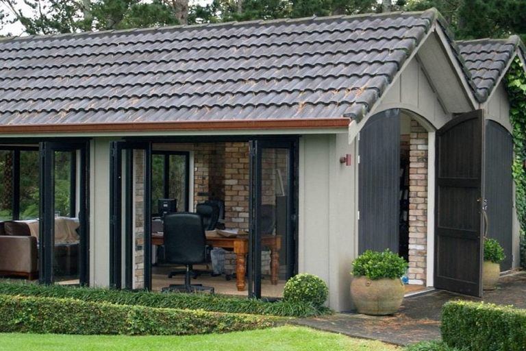 Photo of property in 48 Tawa Road, Kumeu, 0891