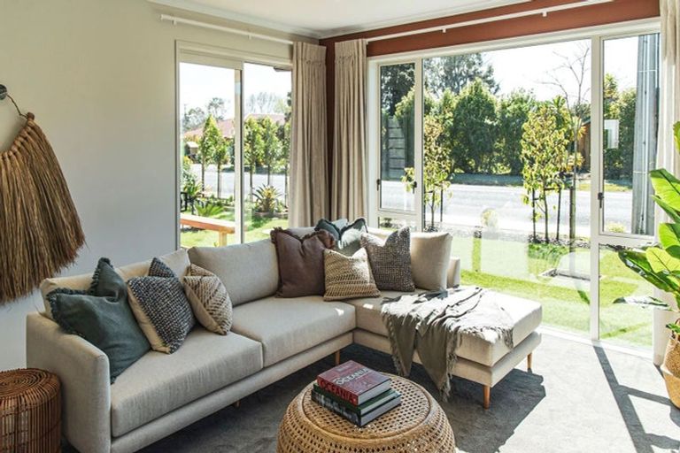 Photo of property in 61 Mcindoe Road, Kumeu, 0810