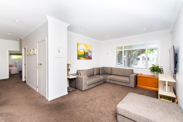 Photo of property in 25 Logan Avenue, Marewa, Napier, 4110