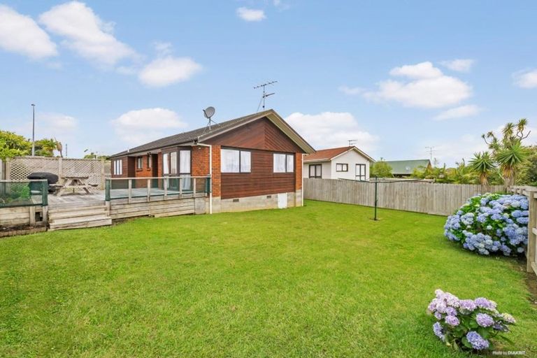 Photo of property in 143 Botany Road, Botany Downs, Auckland, 2010