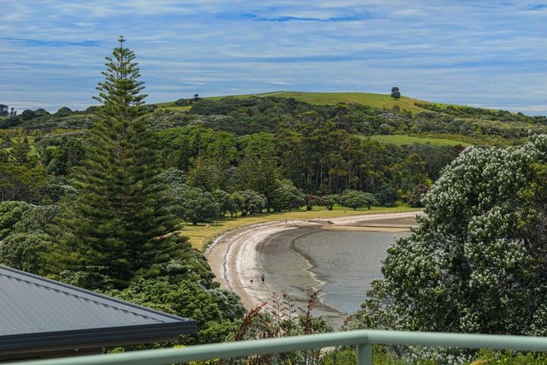 Photo of property in 84 Shakespear Road, Army Bay, Whangaparaoa, 0930