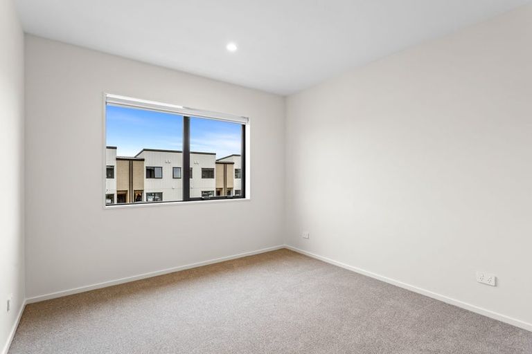 Photo of property in 28 Viridian Avenue, Rosehill, Papakura, 2113