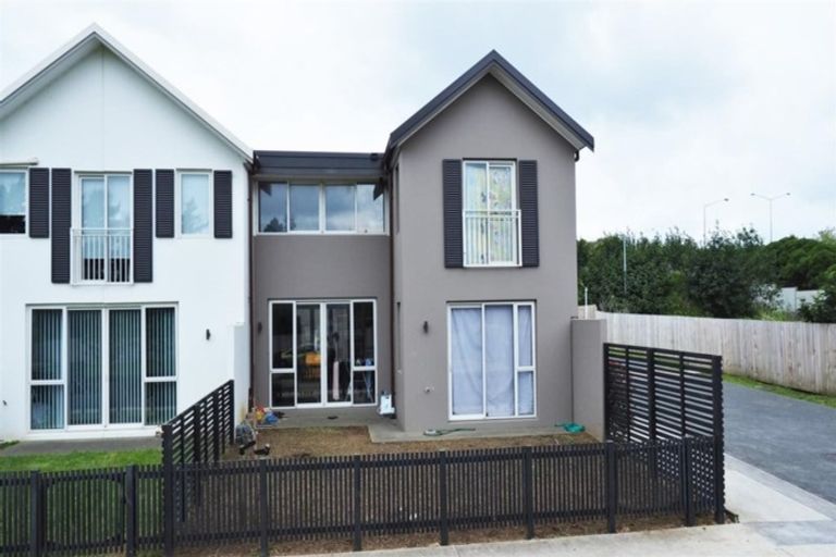 Photo of property in 13 Kaihua Terrace, Mangere Bridge, Auckland, 2022