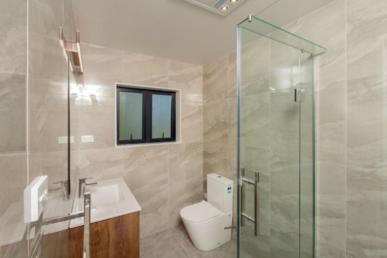 Photo of property in 127a Exmouth Road, Northcote, Auckland, 0627