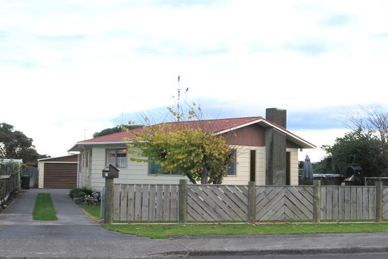 Photo of property in 1 Kauri Street, Otaki, 5512