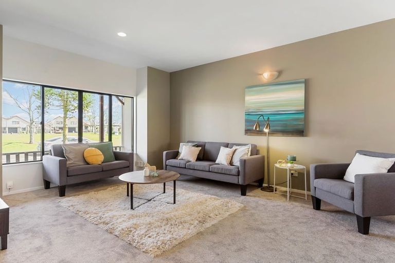 Photo of property in 3/8 Tuscany Way, Te Atatu Peninsula, Auckland, 0610