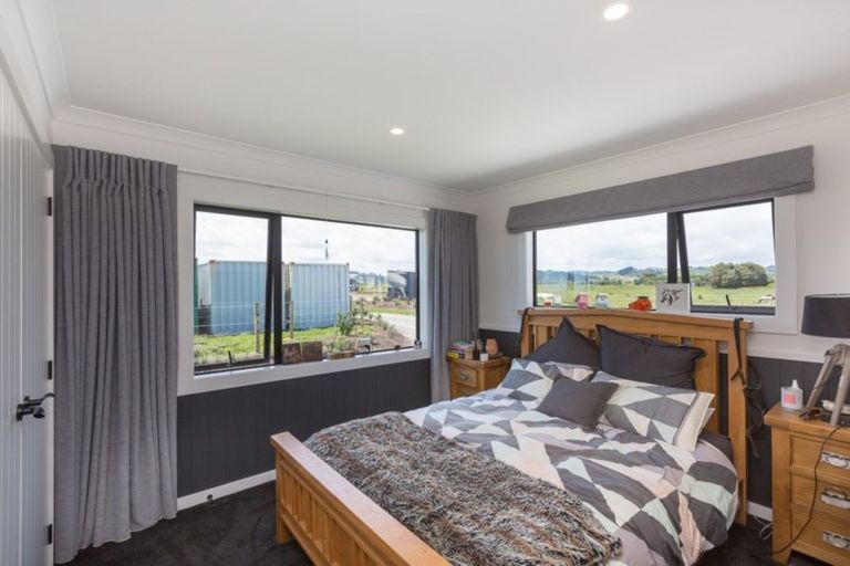 Photo of property in 71 Carrs Road, Urenui, 4377