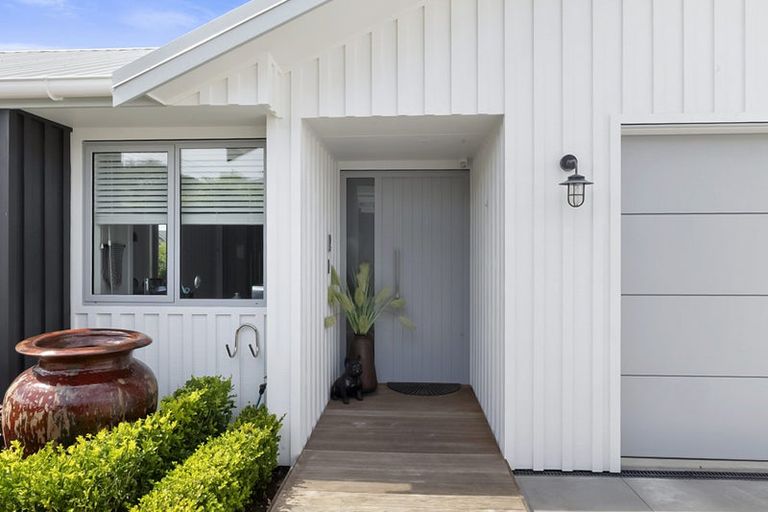 Photo of property in 62 Pendarves Street, New Plymouth, 4310